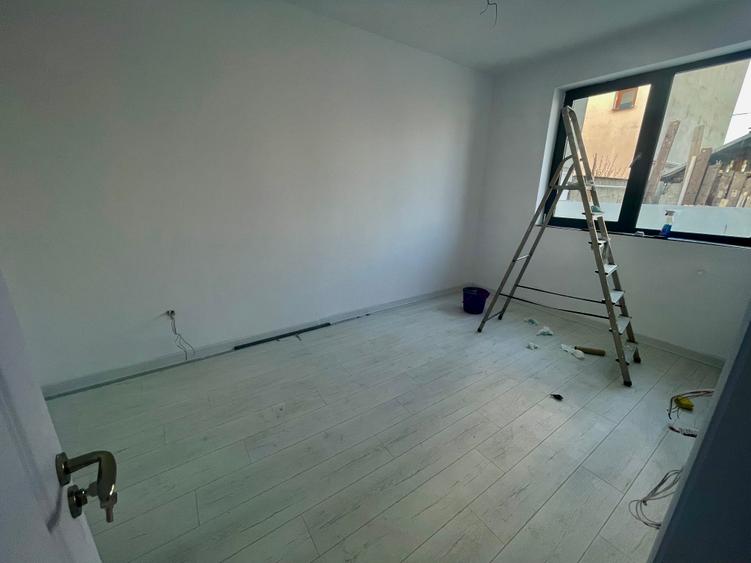 Casa individuala 5 cam. Teren 218mp. 600m fata de metrou