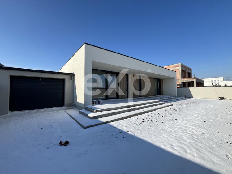 De vanzare casa parter moderna panouri pompa de caldura garaj Laguna Verde