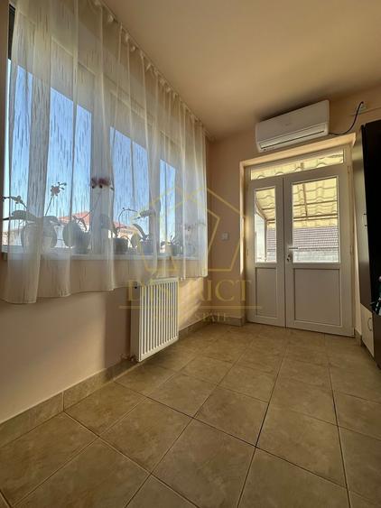 Casă Indiviudala cu 3 camere si 755 mp de teren in Giroc la asfalt.
