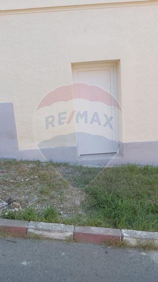 Casă cu 3 camere de vânzare în zona centrala comison 0% + garaj