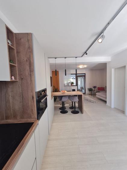 Duplex minimalist cu piscina