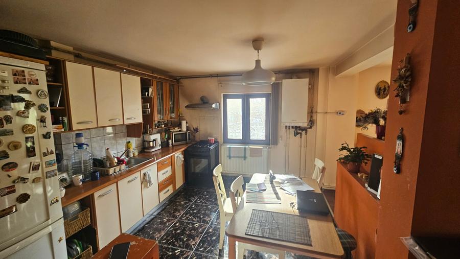 Apartament 4 camzere zona Otopeni-Central