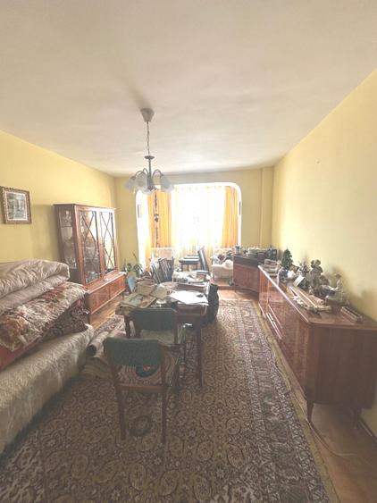 Două camere, situat în zona Vlahuță