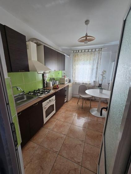 Apartament TÂRGU CUCU | 3 camere, semidecomandat, 68 mp total, mobilat