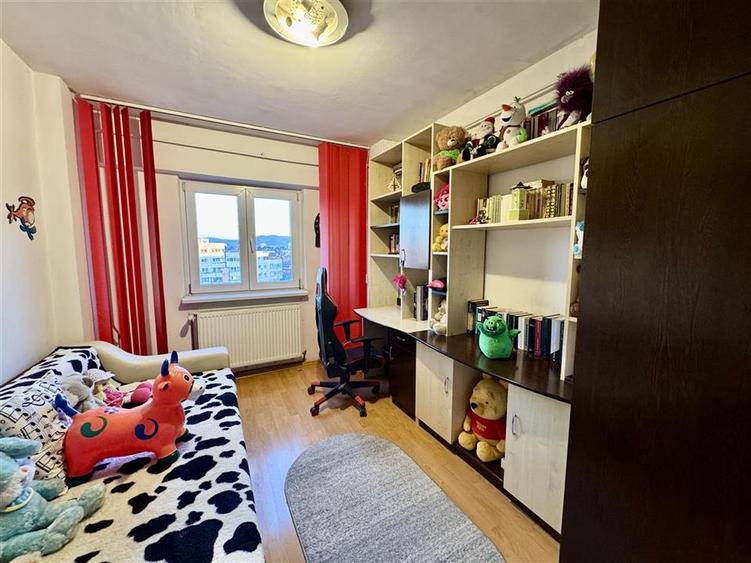Apartament 3 camere decomandat de vanzare | Zona Judetean
