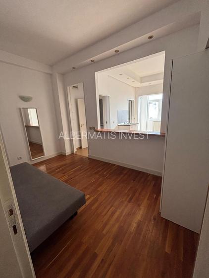 Vinzare apartament renovat cu design italian in  Piata Romana - 3