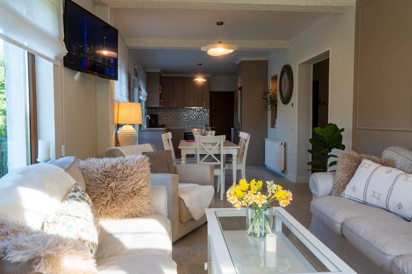 Vand pensiune, cabana, casa