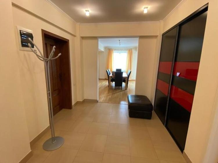 Închiriere Apartament 4 camere în Băneasa