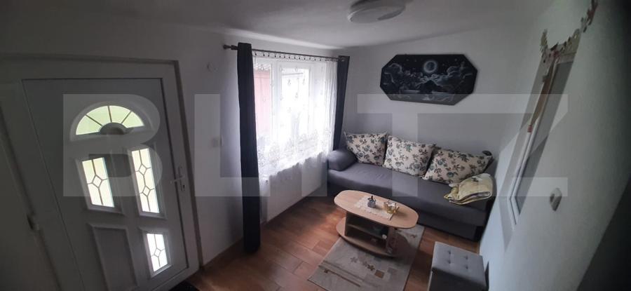 Apartament de vanzare, la casa, cu 2 camere si garaj 66 mp zona Lazaret