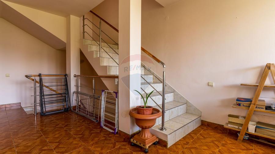 Casă pe 5 nivel–Ideală pentru Locuință, Sediu Firmă sau Investiție!