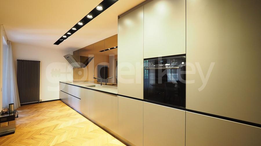 Apartament renovat cu 3 camere, 2 bai | 190mpc | garaj si boxa
