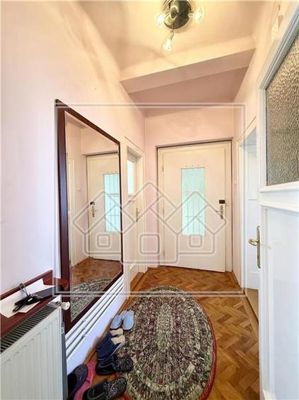 Apartament cu 4 camere si 2 bai - etaj 1 - Piata Habermann