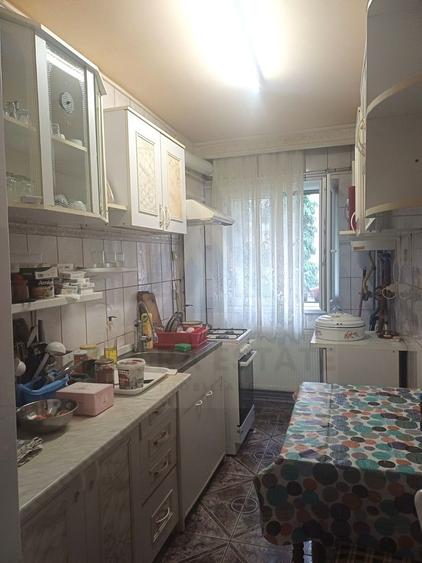 Apartament 4 camere 85 mp utili etaj 1 si pivnita in zona Vasile Aron
