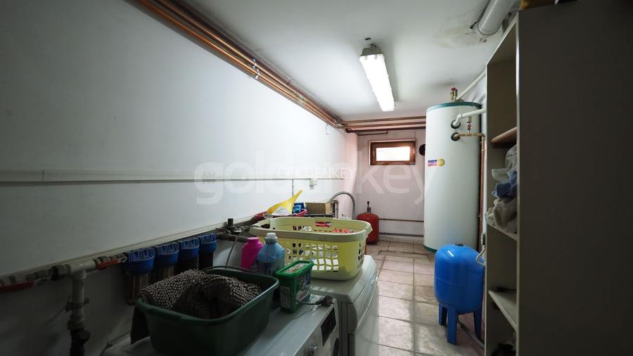 Vila cu 9 camere, 5 bai | D+P+1+M | 416mp teren - 31
