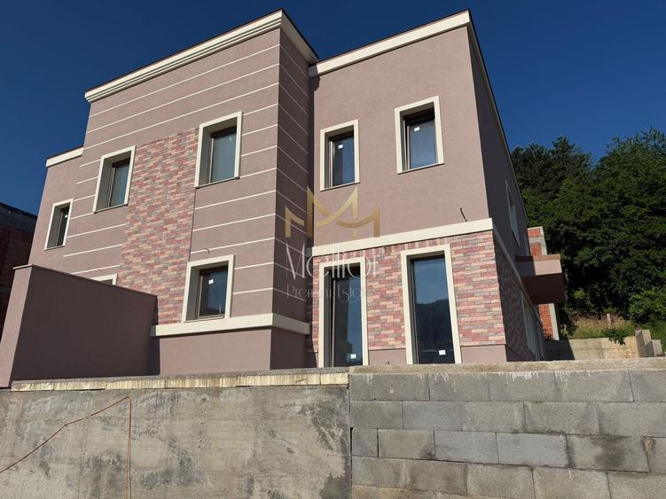 Duplex modern de vânzare în Florești, zonă liniștită, ferită de trafic