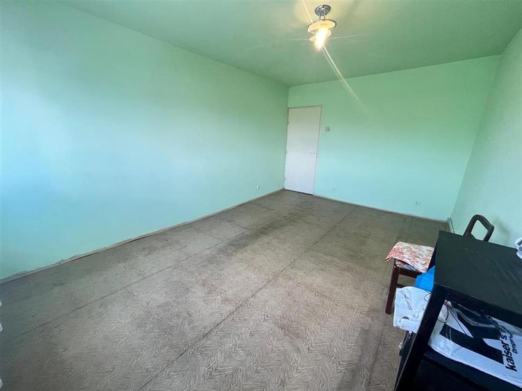 Apartament 2 camere decomandat balcon pivnita zona Vasile Aaron