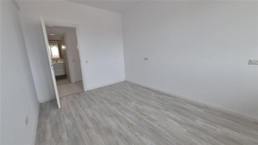 Revanzare, fara TVA: Apartament 3 camere, bloc nou, zona semicentrala