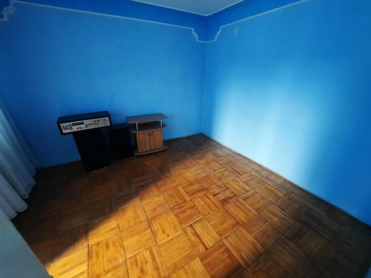 Apartament cu 2 camere, etajul 2/4, zona Podu Ros