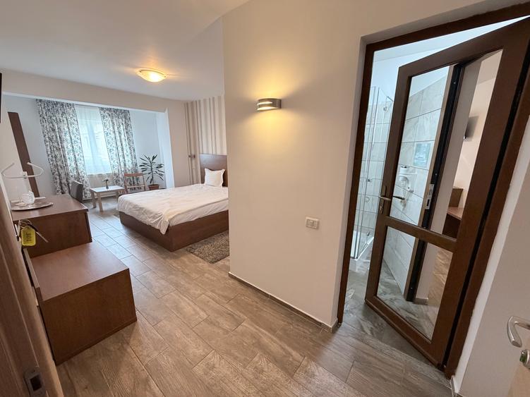 Vânzare unitate hotelieră la cheie - 770 mp. 18 camere. Lift. Parcari