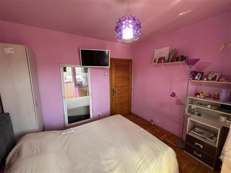 Apartament cu 3 camere, zona Nufarul