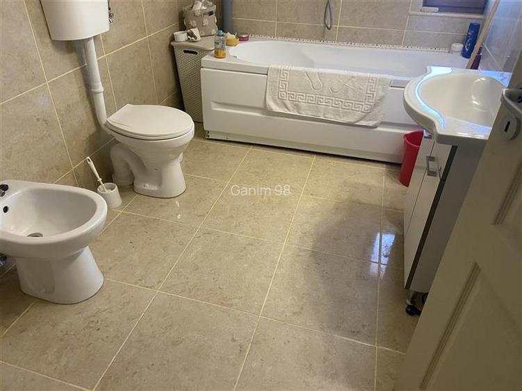 Casa de vanzare in Golesti , parter+etaj + mansarda , suprafata casa 383 mp, pos - 22