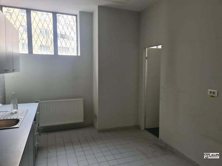 Spatiu comercial 263 mp, Centrul Civic parter cu vitrina stradala, rampă +scări.