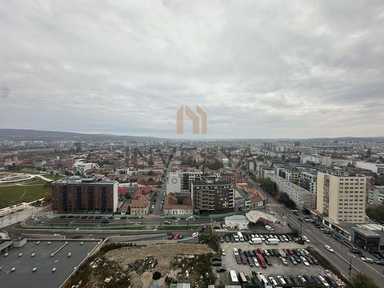 Apartament 2 camere, etaj intermediar, parcare, bloc nou, zona Centru!