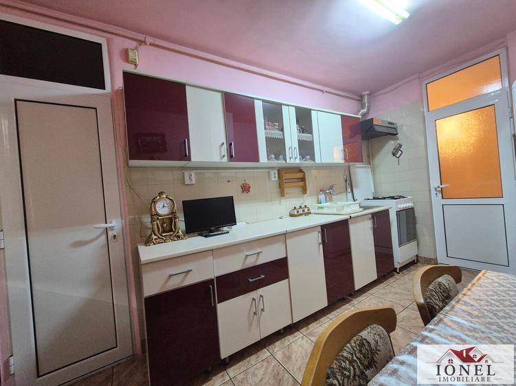 Apartament patru camere de vanzare in Cugir