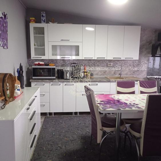 Casa 5 camere 220 mp-teren 2500 mp- terasa/garaj-Dealul Dumitrei