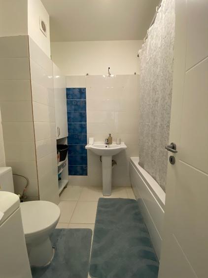 Ofer în chirie un apartament cu o cameră și bucătărie separată