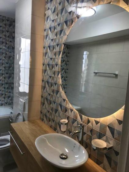 Apartament lux, frontal la mare, cu garaj subteran