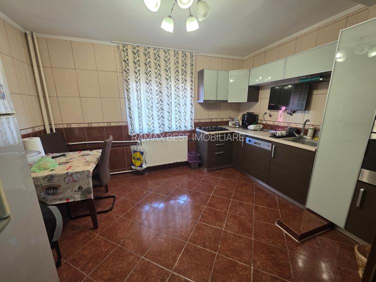 Vitanul nou, chiar pe Foisorului, stradal, bloc reabilitat - 2