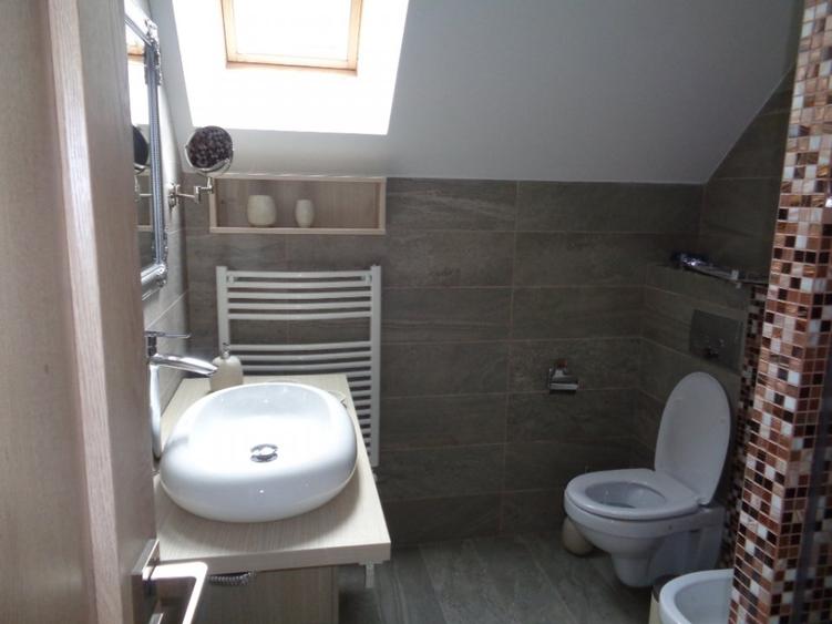 Apartament cu 4 camere in cladire de birouri