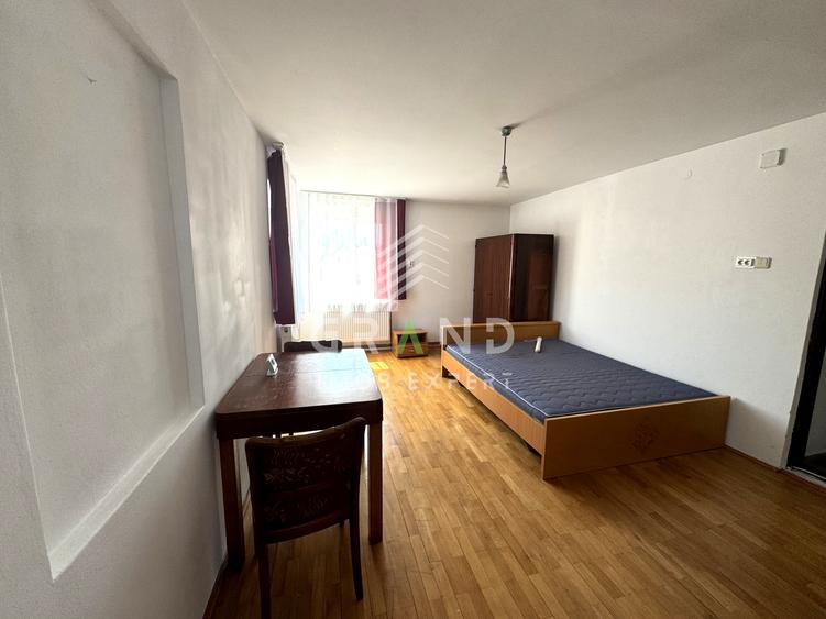 Casa 4 camere | 4 bai | 2 bucatarii | GARAJ | zona Semicentrala/Paris
