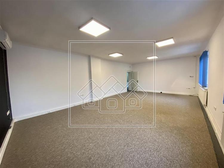 Spatiu de birouri - 3 camere, 2 bai - zona Centrala