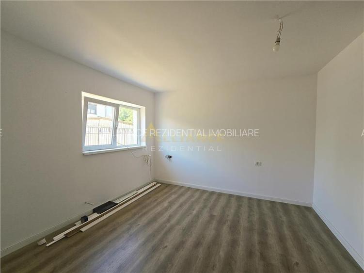 Casa individuala- 6 camere - 4 bai- 3 dressinguri-100m de autobuz - 7