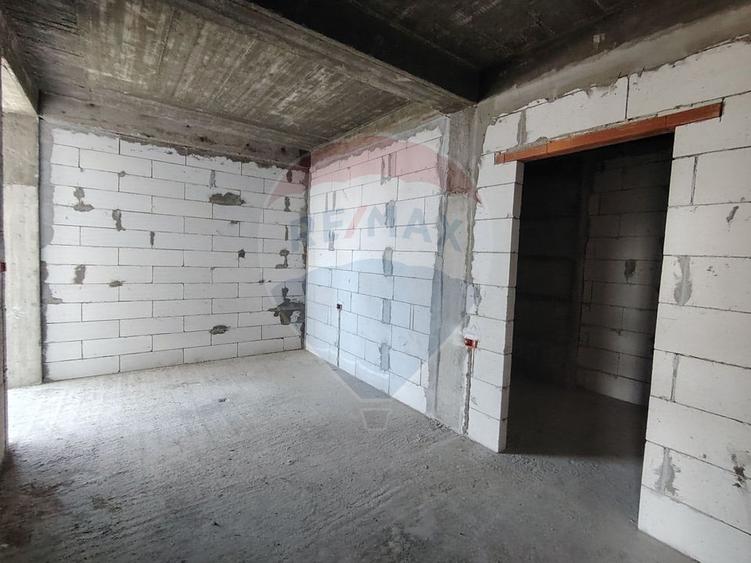 Apartament cu 3 camere CRANGUL PETRESTI.