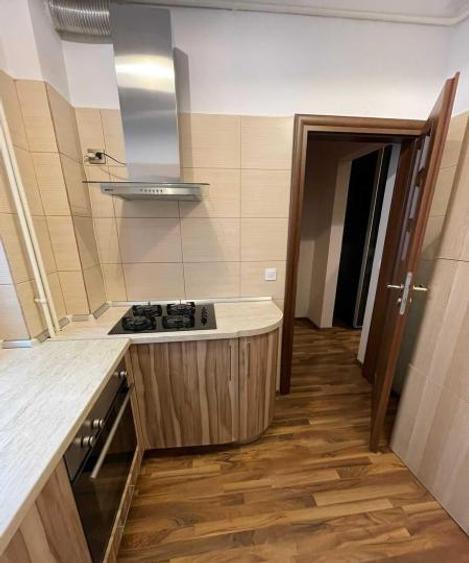 Unirii-Apartament cu 3 camere, imobil interbelic, centrală proprie, AC, mobilat