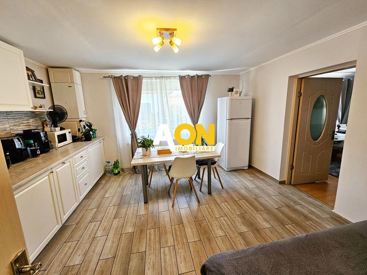 Casa 4 camere, 2 bai, 2 bucatarii, 1050 mp teren, zona Centru