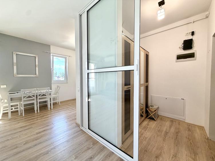 Apartament modern, 2 camere, 46.4 mp, etaj 1  - zona Cora