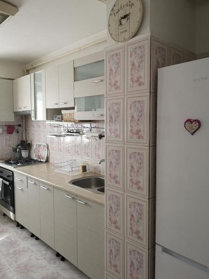 Tomis Nord, apartament decomandat 3 camere renovat,etaj intermediar, 129000 euro