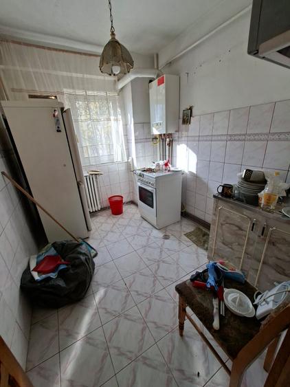 Apartament cu 2 camere decomandat, etajul 2/10, zona Alexandru cel Bun