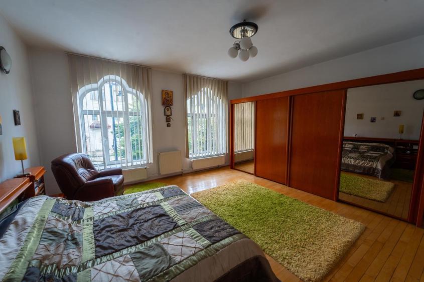 Proprietar vand vila ultracentrala in stil neoromanesc