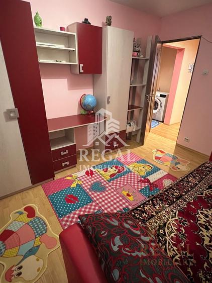 Apartament de inchiriat cu 3 camere. Zona Micro 5/1 (B-dul Traian)
