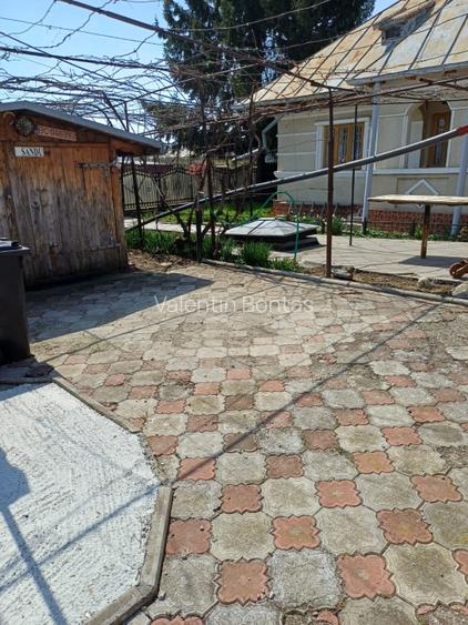     Casă individuală cu anexe de vânzare în Roman, zonă liniștită - 5