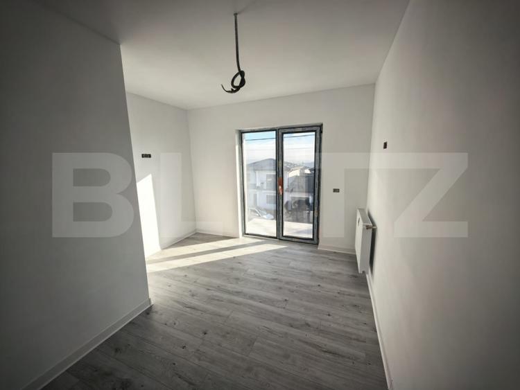 Casa la rosu 4 camere, 106 mp, zona Miroslava