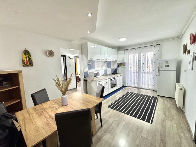 Apartament renovat 3 camere mobilat, etaj 5, lift - Vasile Aaron Sibiu