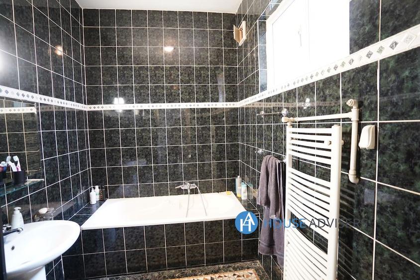 Inchiriere apartament 5 camere  in vila Romana