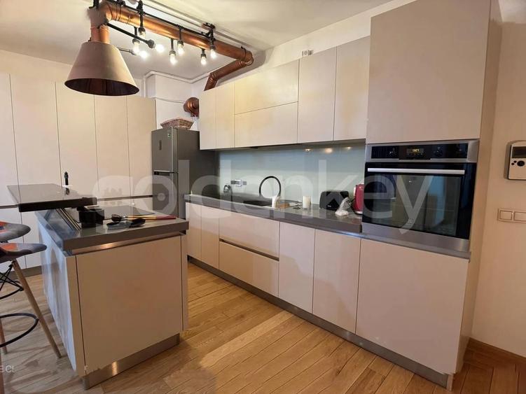 Apartament spatios cu 3 camere