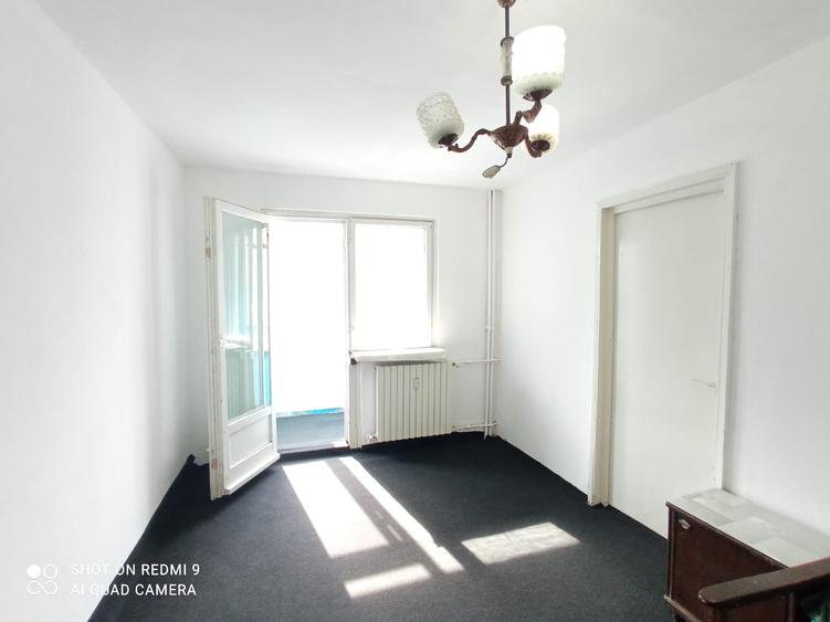 3 CAMERE etaj intermediar - Scoala 8 // INEL II